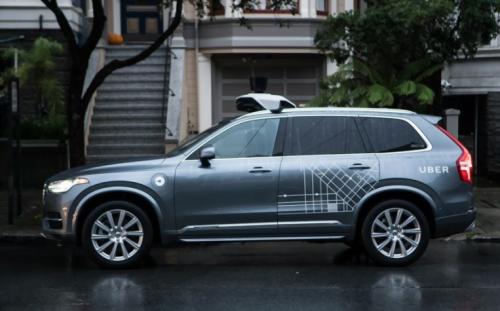 1 Volvo XC90 - Uber autonómne