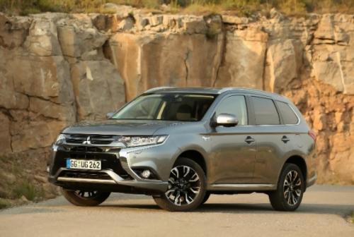 1 Mitsubishi Outlander PHEV MY16