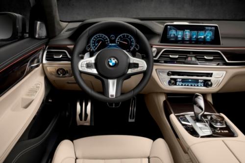 2 BMW M760Li xDrive